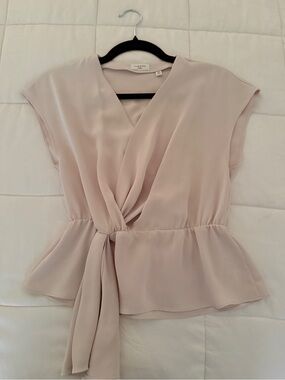 Aritzia wrap top XS matte pearl